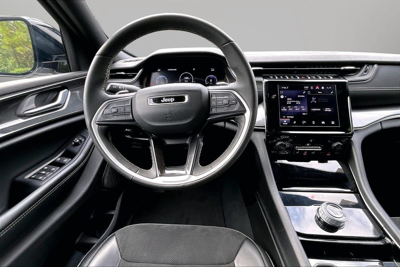 Used 2023 White Jeep Altitude X image 10