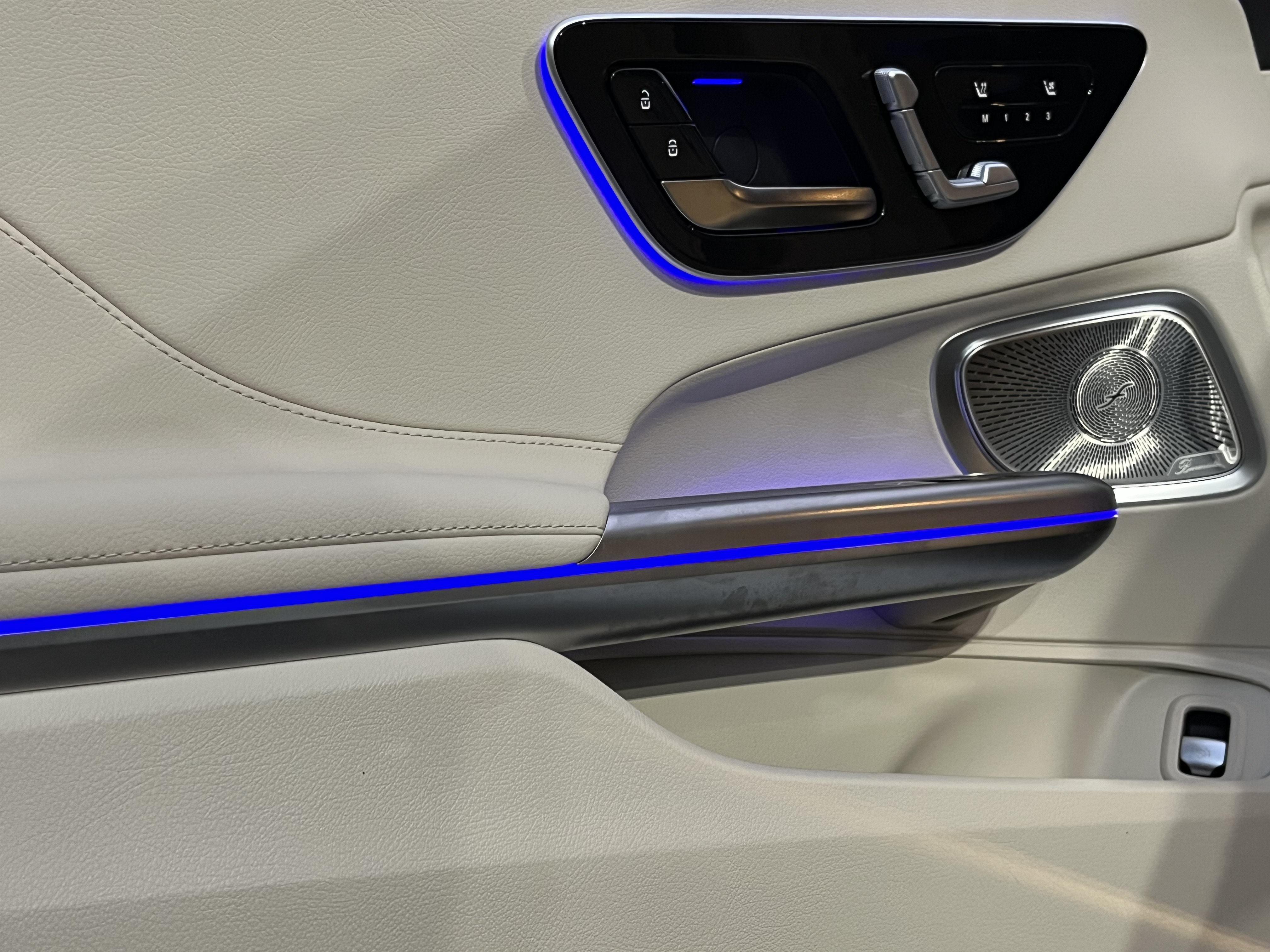 New 2026 MANUFAKTUR Moonlight White Metallic Mercedes-Benz CLE 300 image 13