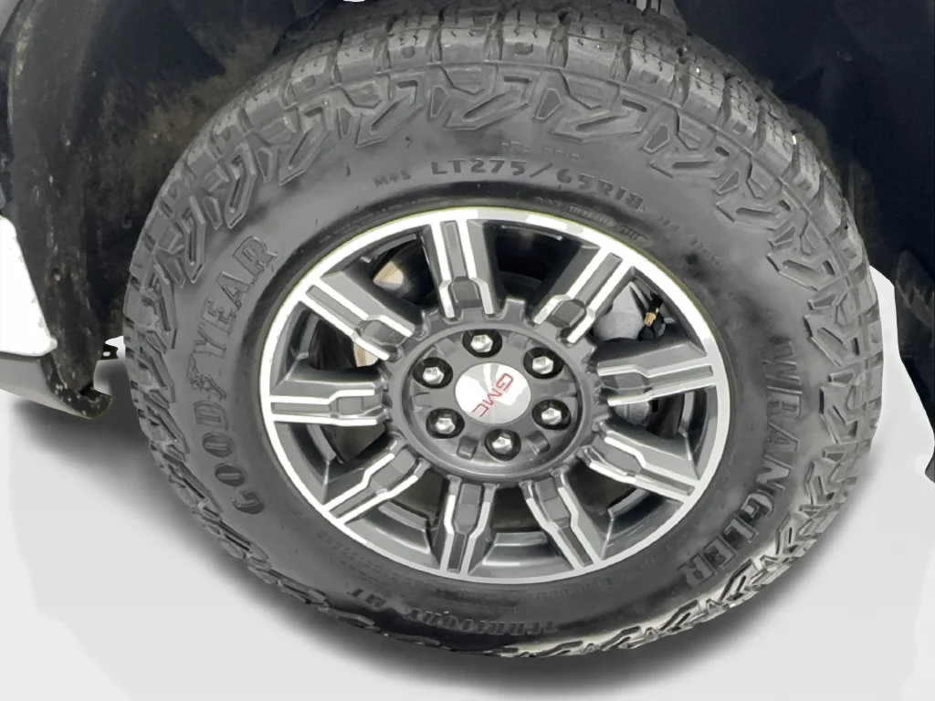 Used 2025 White GMC AT4 image 16