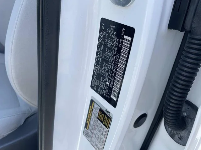 Used 2025 White Hyundai SEL image 23