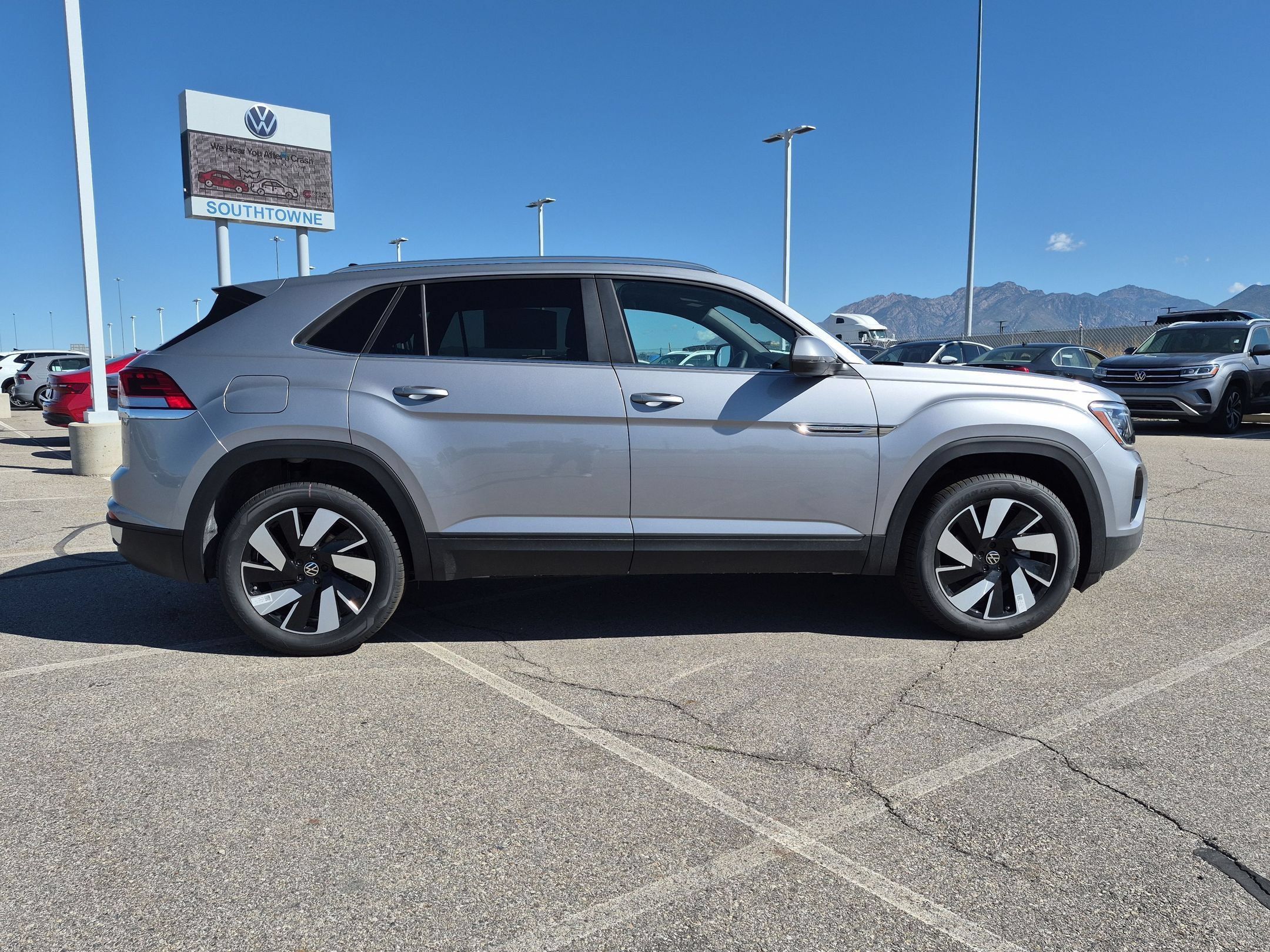 New 2026 Silver Mist Metallic Volkswagen 2.0T SE w/Technology image 2