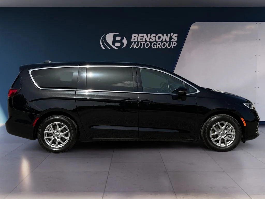 Used 2025 Black Chrysler Select image 6
