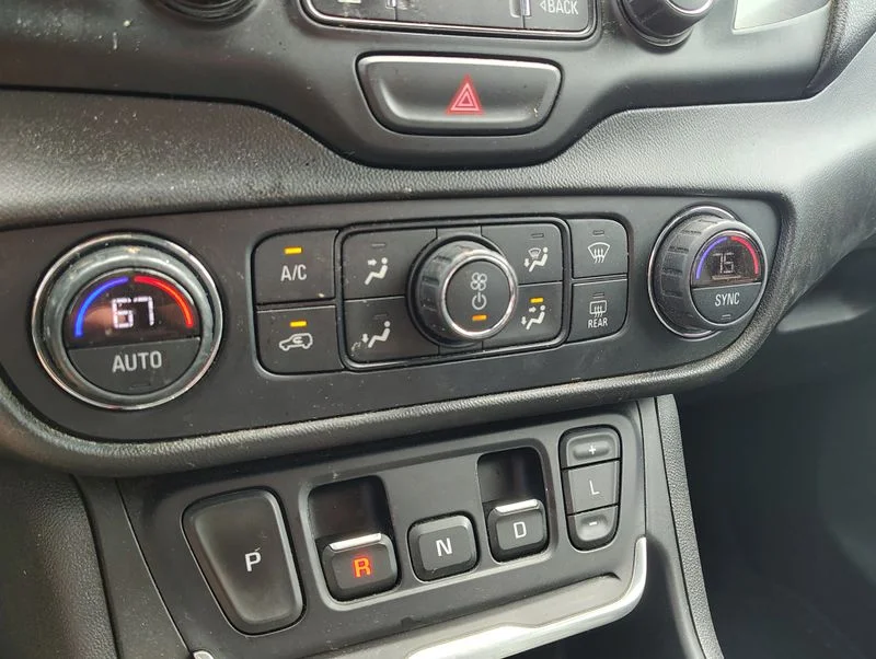 Used 2020 Black GMC SLT image 17