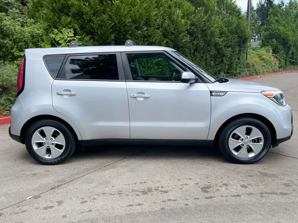 Used 2016 Bright Silver Kia Base image 3