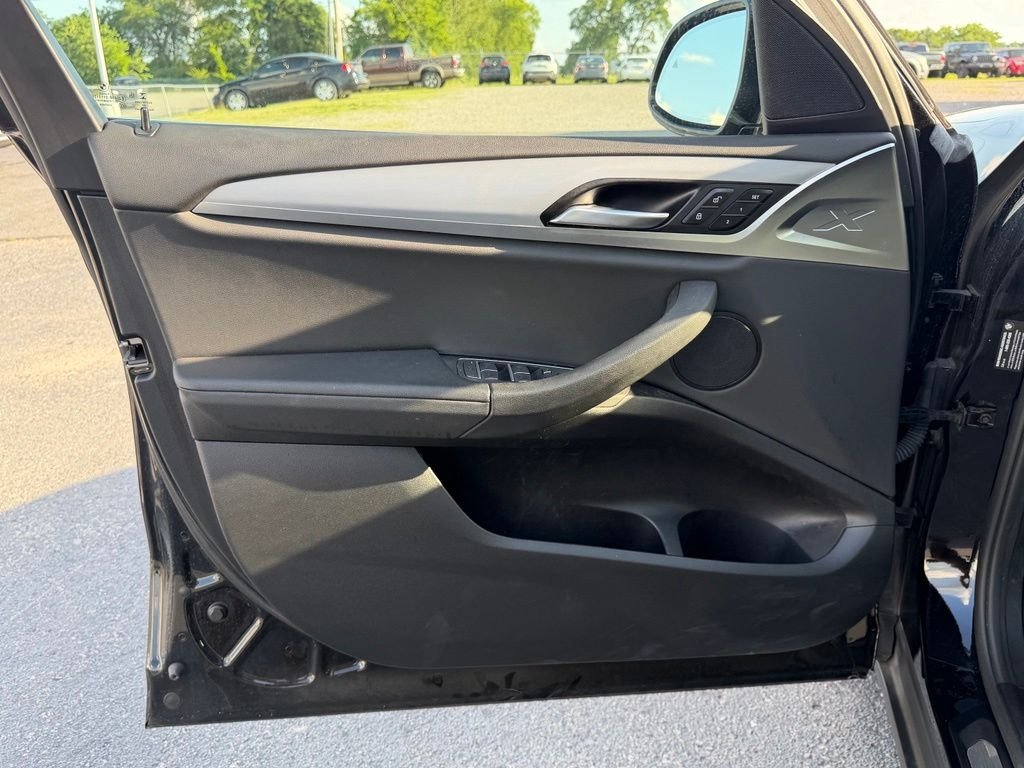 Used 2021 Black BMW xDrive30i image 12