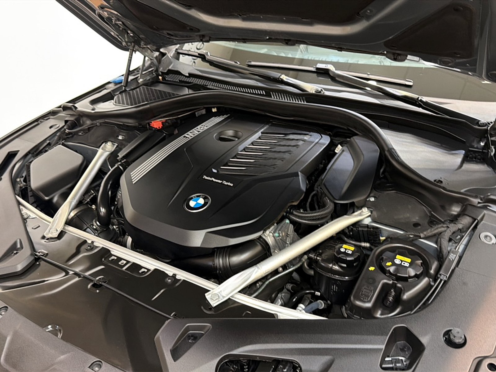 Used 2023 Skyscraper Grey Metallic BMW i image 27
