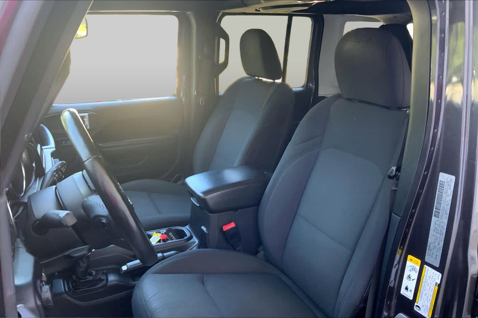 Used 2018 Granite Crystal Metallic Clearcoat Jeep Sport S image 8