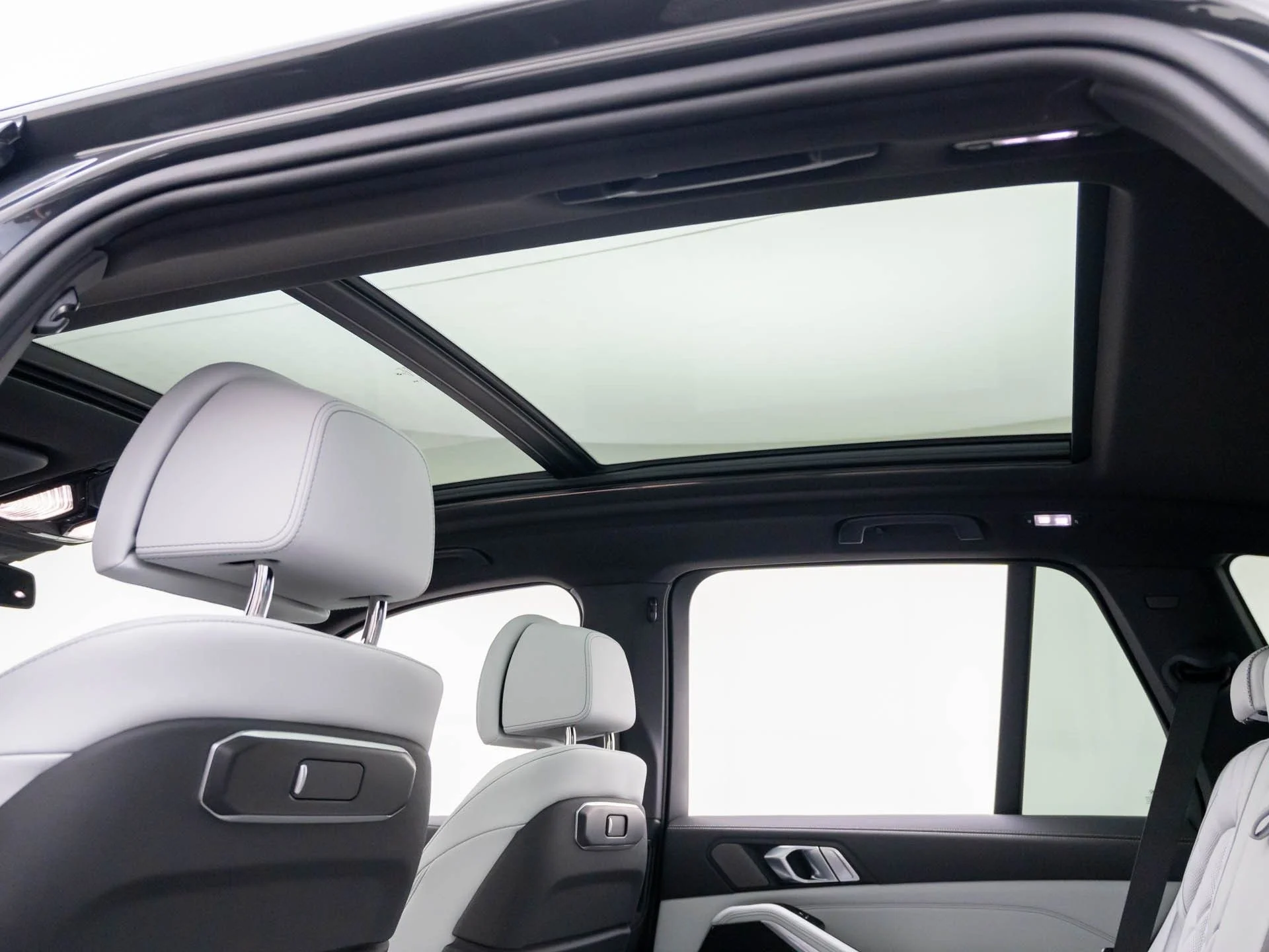 New 2026 Gray BMW xDrive40i image 15