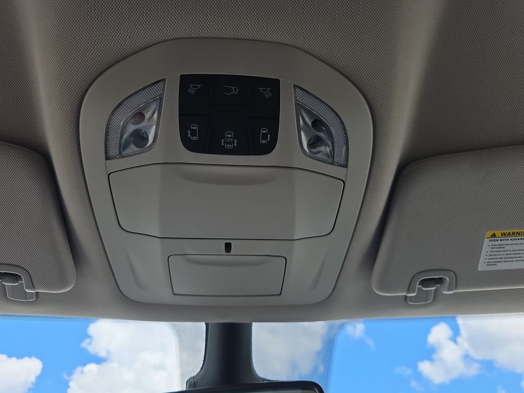 Used 2023 Silver Mist Clearcoat Chrysler Touring L image 28