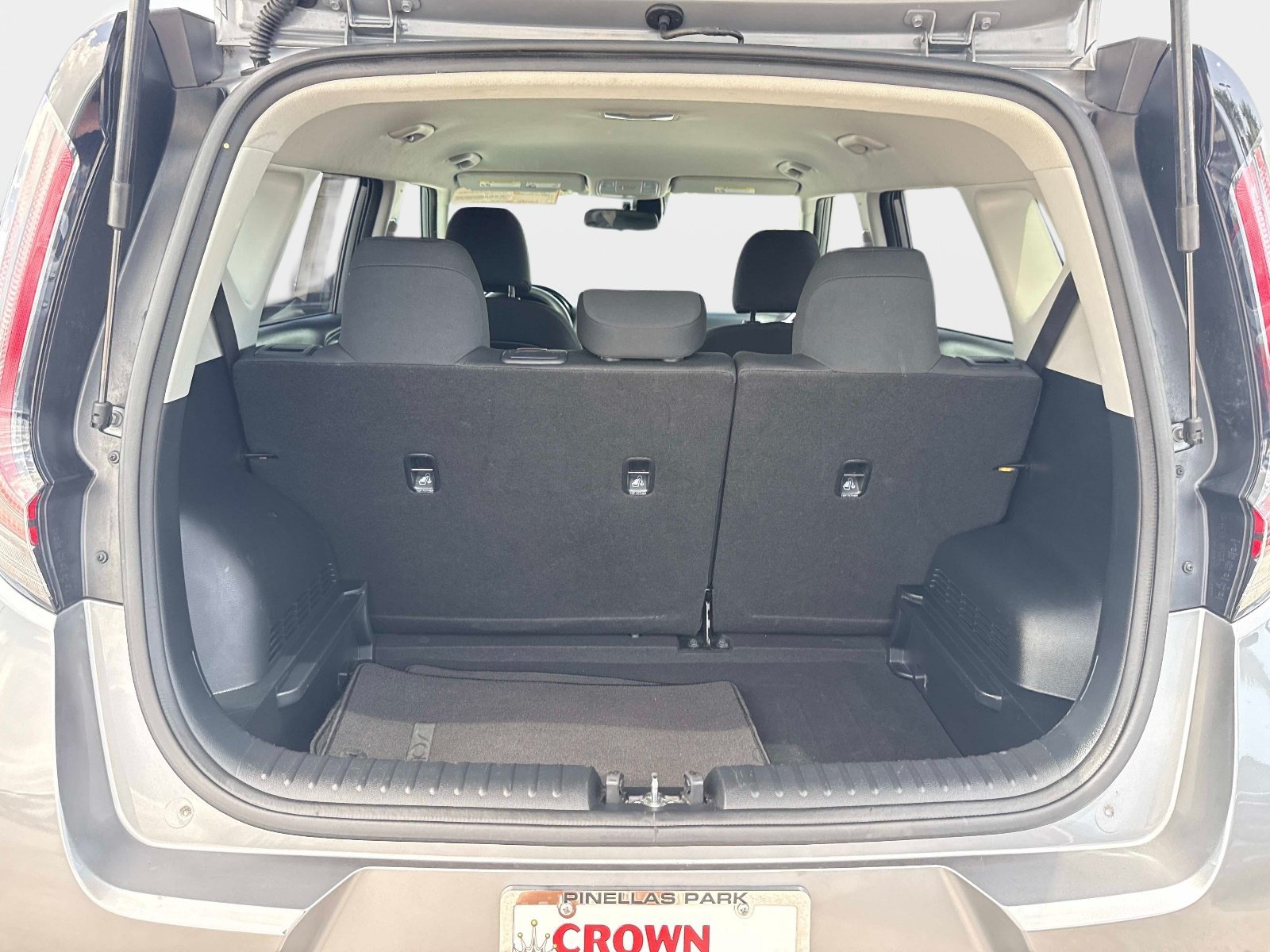 Used 2024 Steel Gray Kia LX image 9