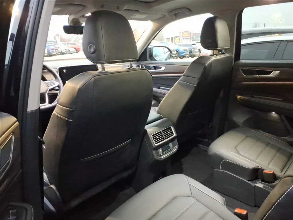 New 2026 Deep Black Pearl Volkswagen 2.0T SEL 4MOTION image 18