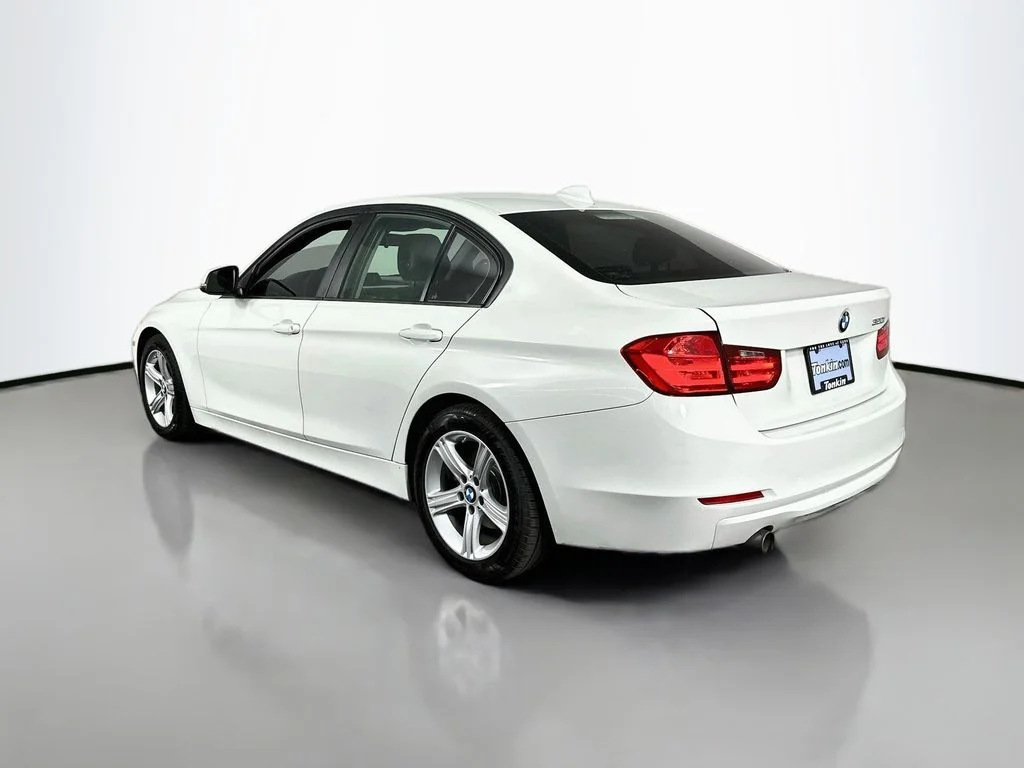 Used 2015 Alpine White BMW 320i image 6