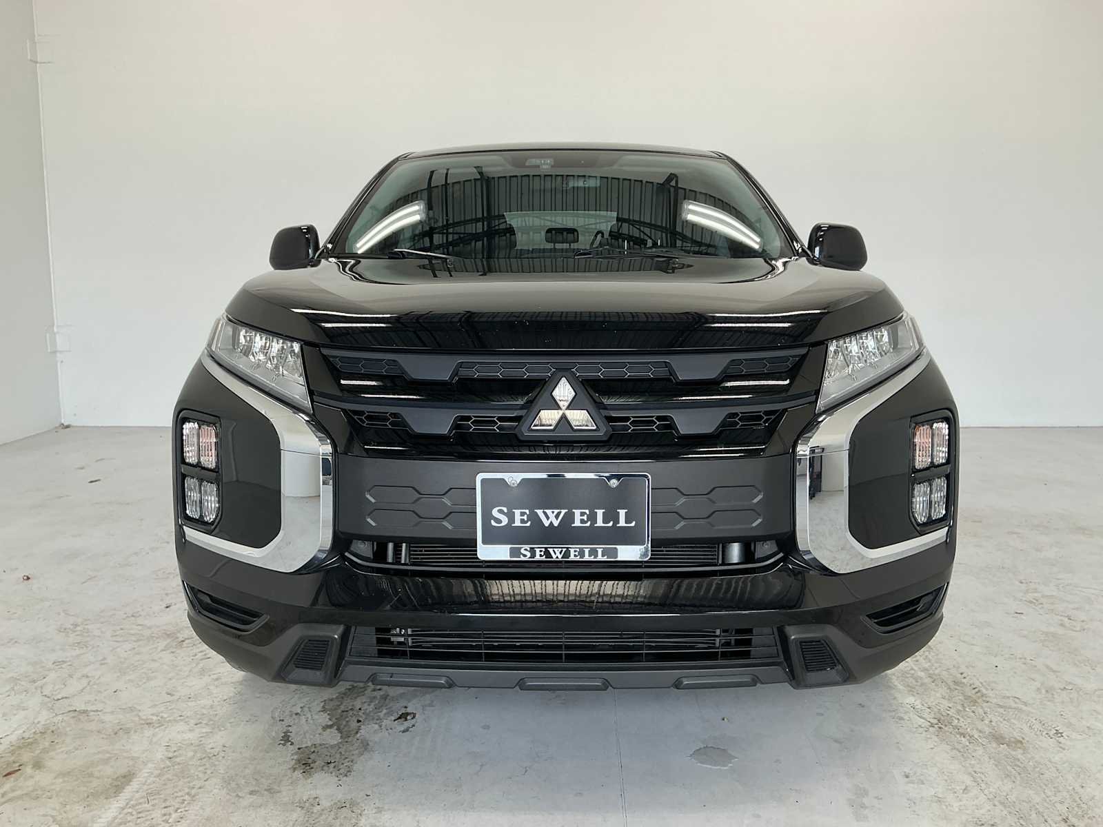 Used 2024 Labrador Black Pearl Mitsubishi LE image 2