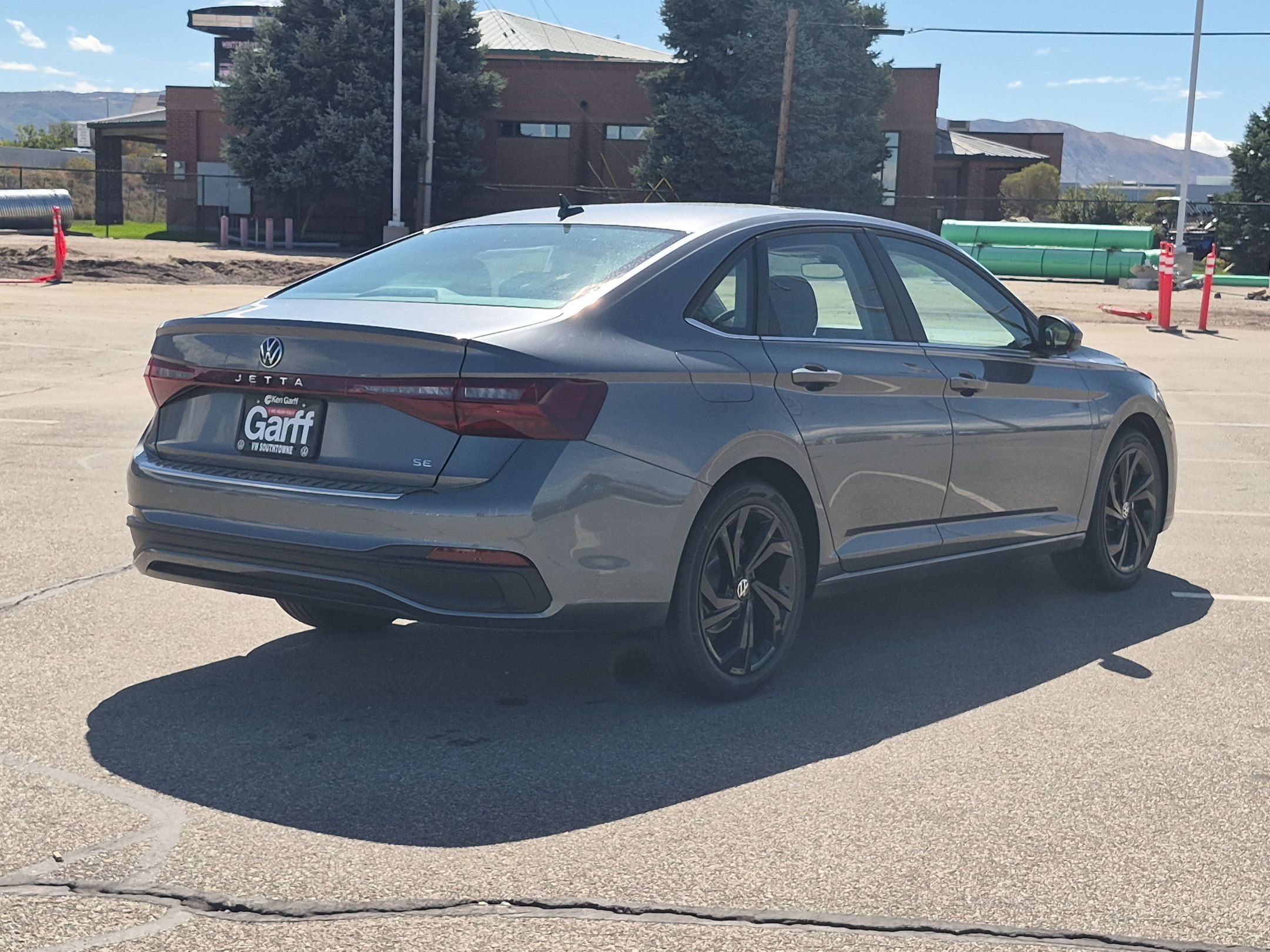 New 2027 Platinum Gray Metallic Volkswagen SE image 3
