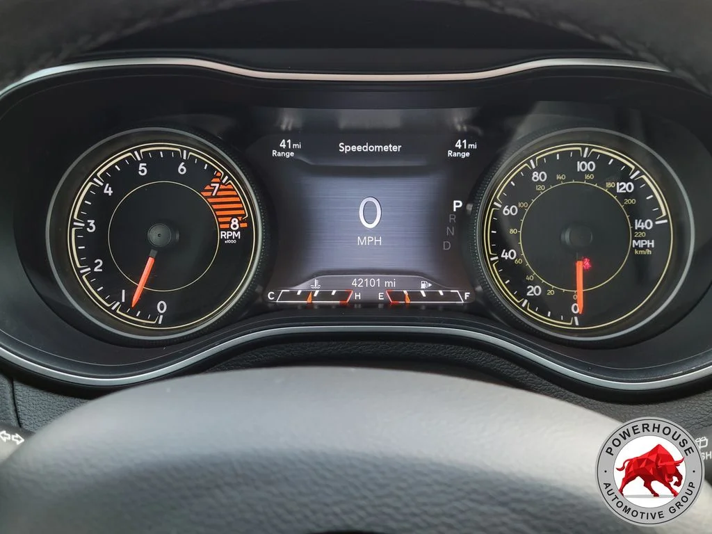 Used 2022 White Jeep Latitude Lux image 35
