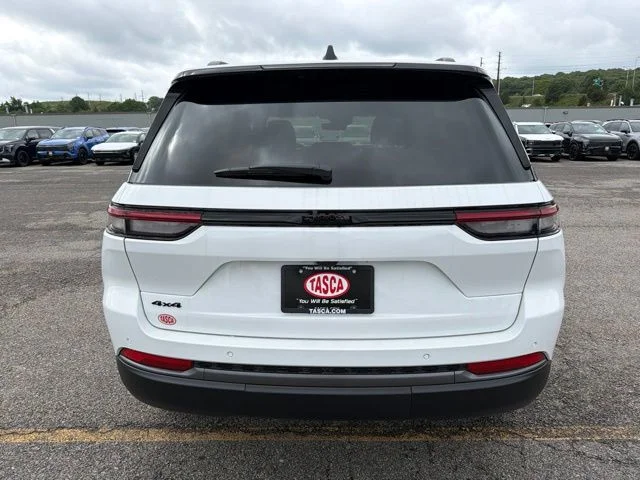 New 2026 White Jeep Altitude image 4