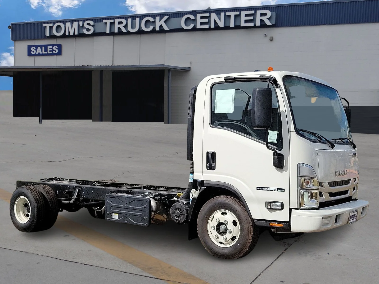 2024 Isuzu NPR-HD's photo