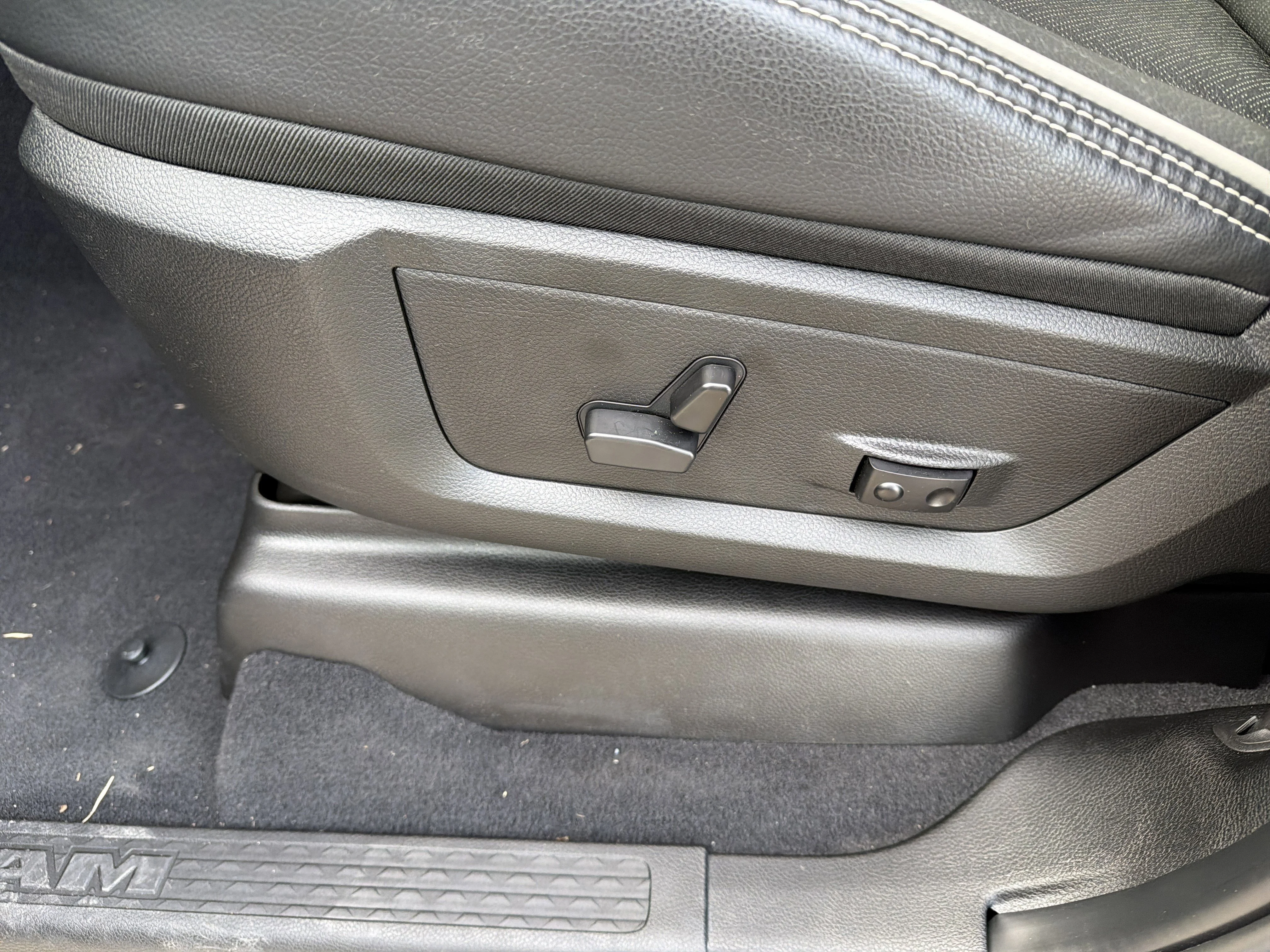 2025 RAM 2500 Laramie - Photo 14