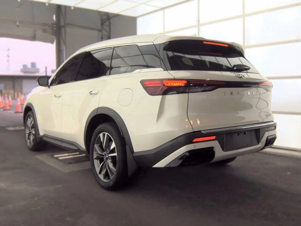 Certified Used 2023 White INFINITI LUXE image 3