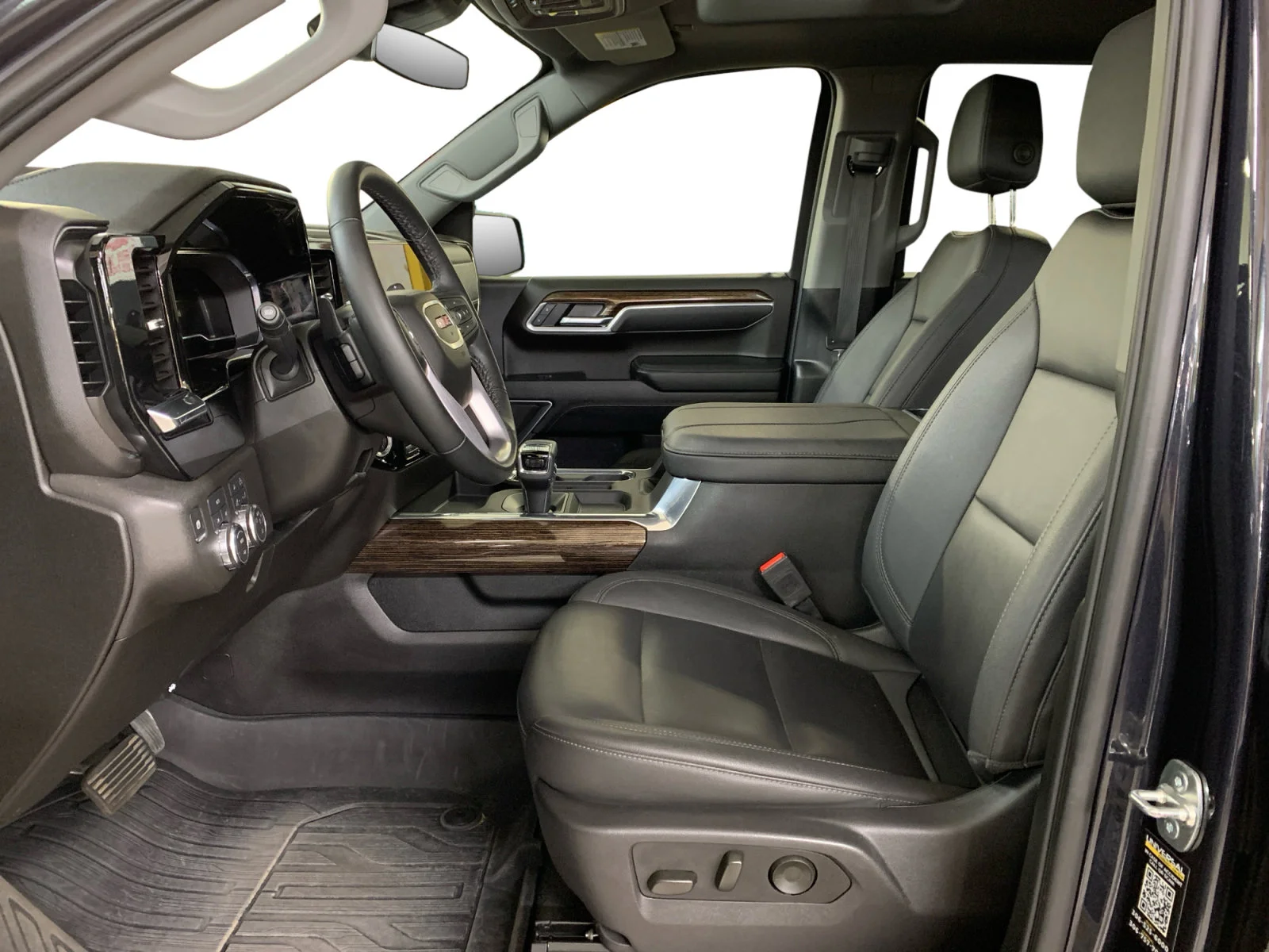Used 2025 TITANIUM RUSH METALLIC GMC Elevation image 10