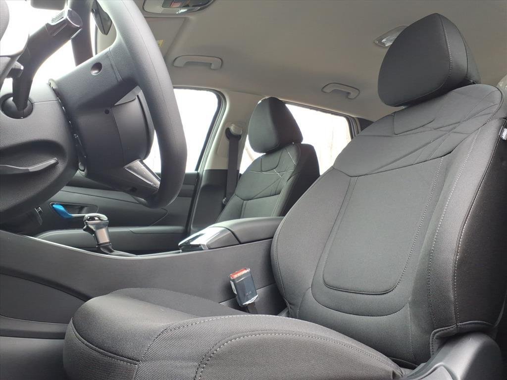 New 2026 Shimmering Silver Metallic Hyundai SE AWD image 13