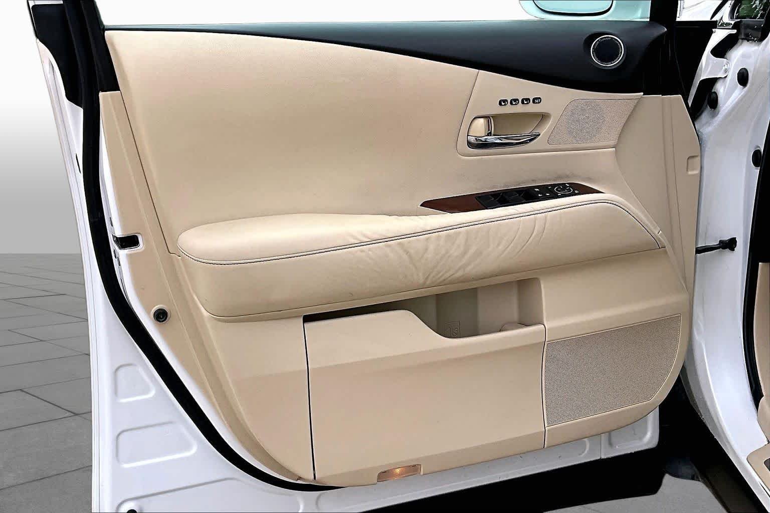 Used 2015 Starfire Pearl Lexus  image 22