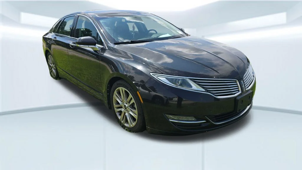 Used 2013 Black Lincoln Base image 3