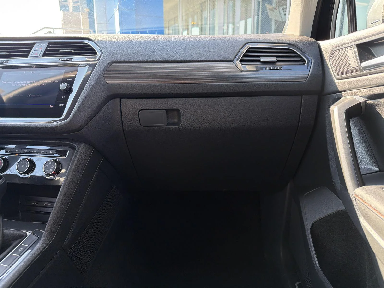 Used 2024 White Volkswagen SE image 32