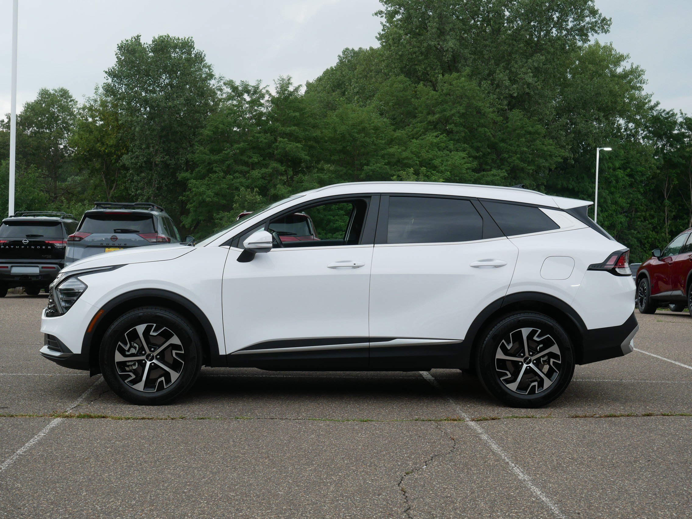 Used 2024 Glacial White Pearl Kia EX image 4