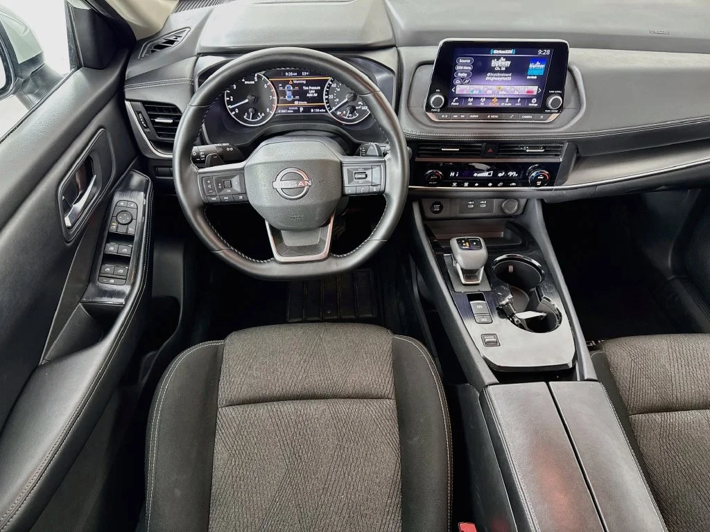 Used 2025 White Nissan SV image 25