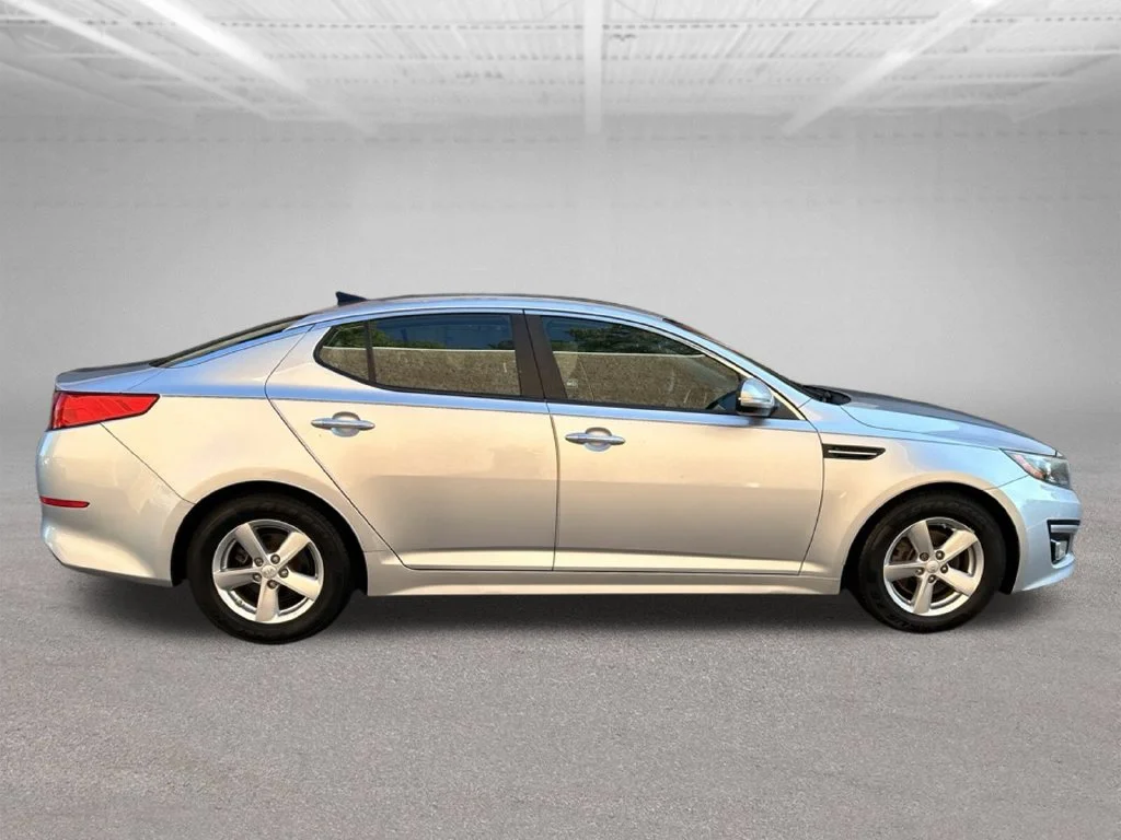 Used 2015 Silver Kia LX image 8