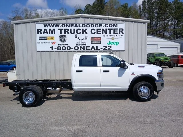 New 2026 Bright White Clear-Coat Exterior Paint RAM Tradesman image 2