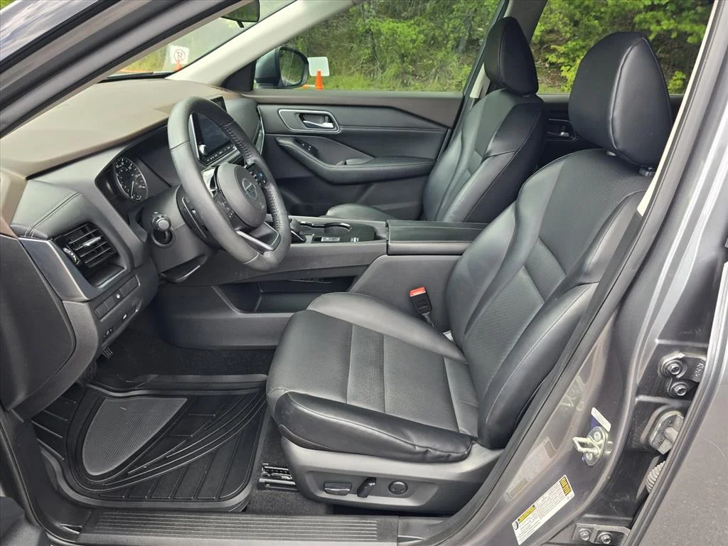 Used 2021 Gray Nissan SV image 11