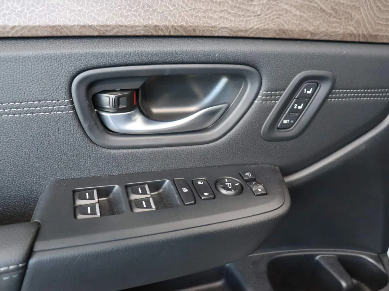 2026 Honda Pilot Elite - Photo 15