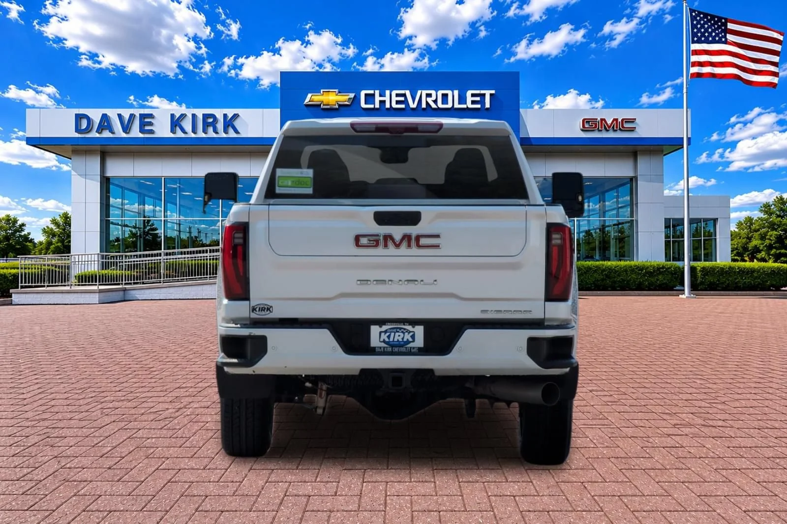 Used 2024 White Frost Tricoat GMC Denali image 4