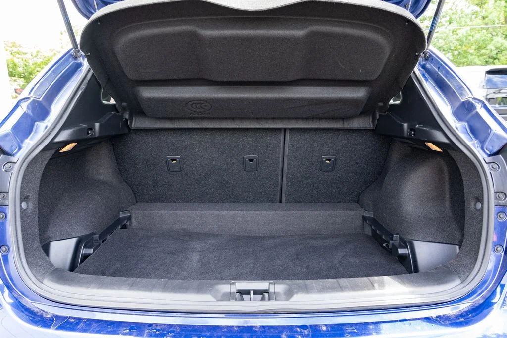 Used 2019 Blue Nissan S image 8