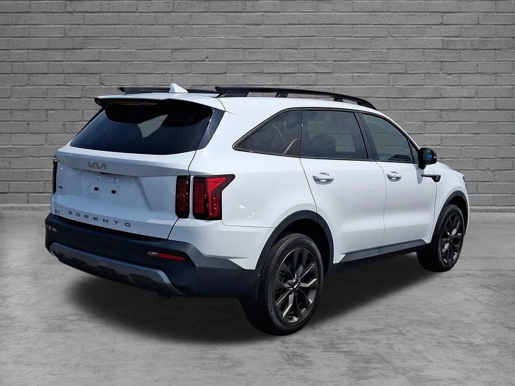 Used 2022 White Kia X-Line EX image 12