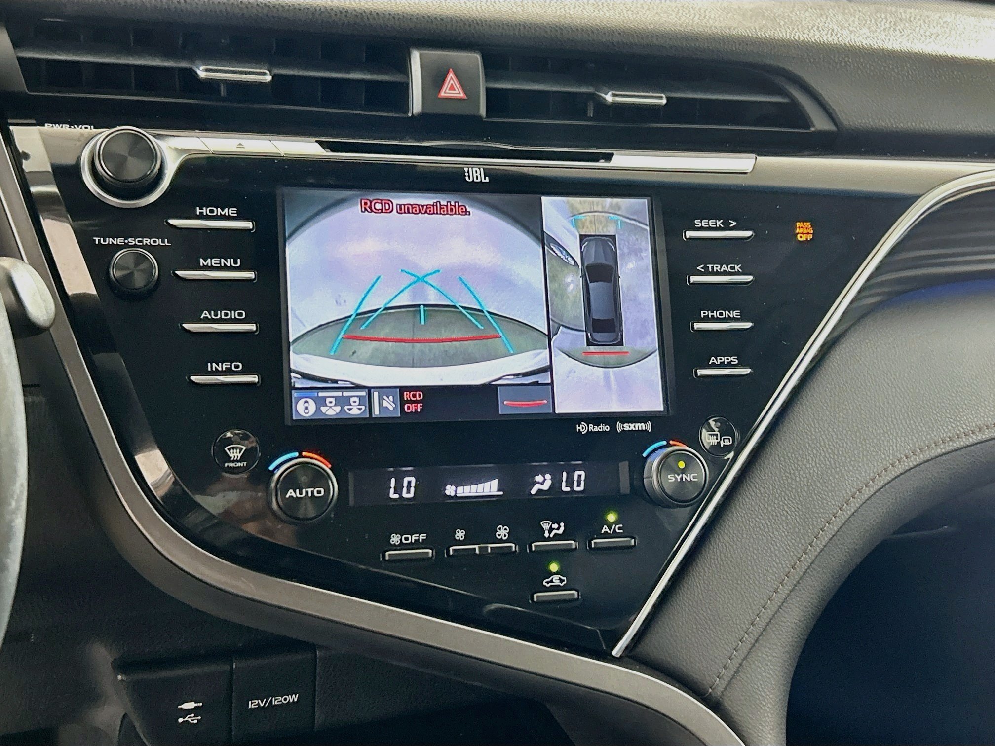 Used 2018 Wind Chill Pearl Toyota XLE image 13