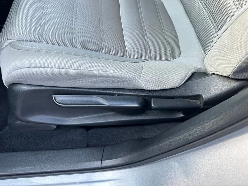 Certified Used 2019 Lunar Silver Metallic Honda LX image 22