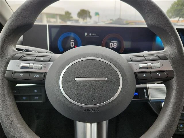 Used 2025 Black Hyundai SEL Front-Wheel Drive image 19