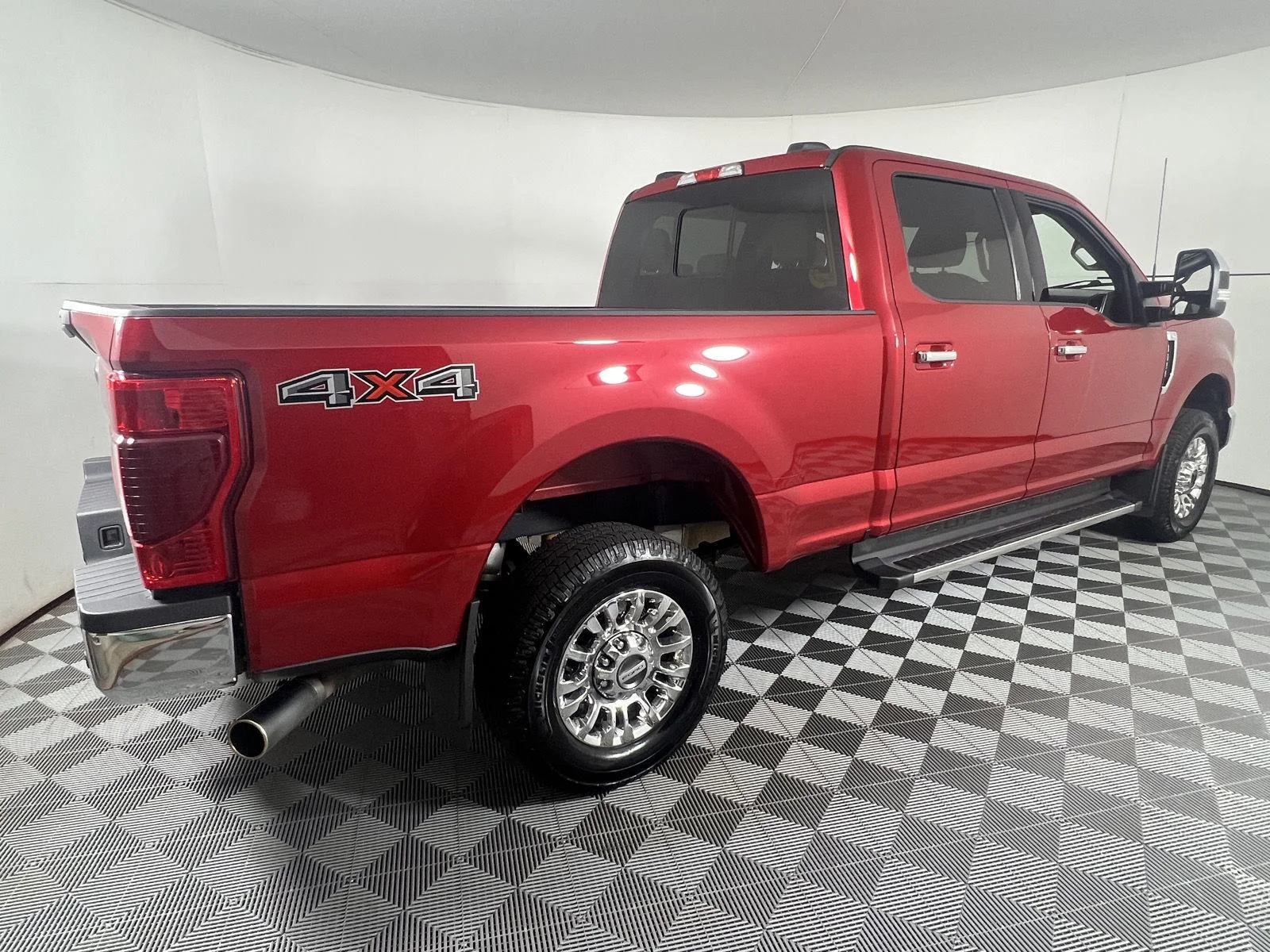 Used 2022 Rapid Red Metallic Tinted Clearcoat Ford XLT image 10