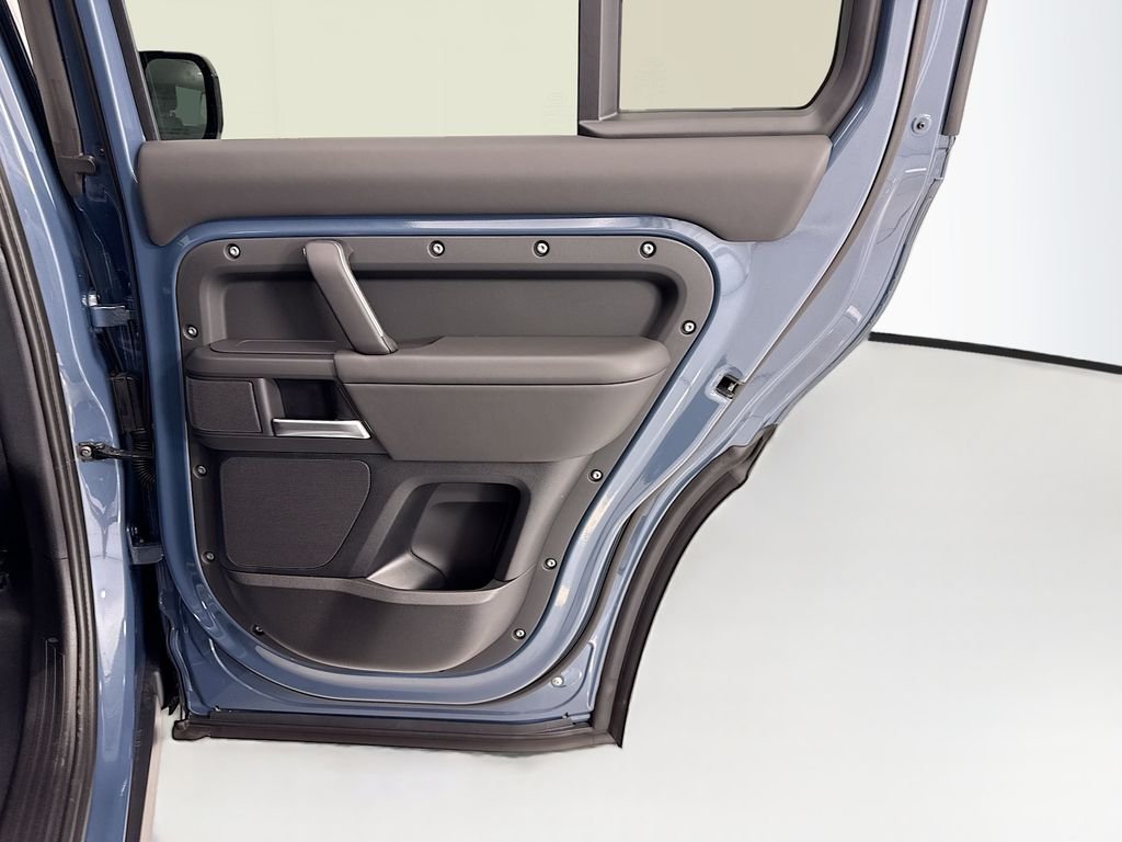 New 2026 Tasman Blue LAND ROVER S image 26