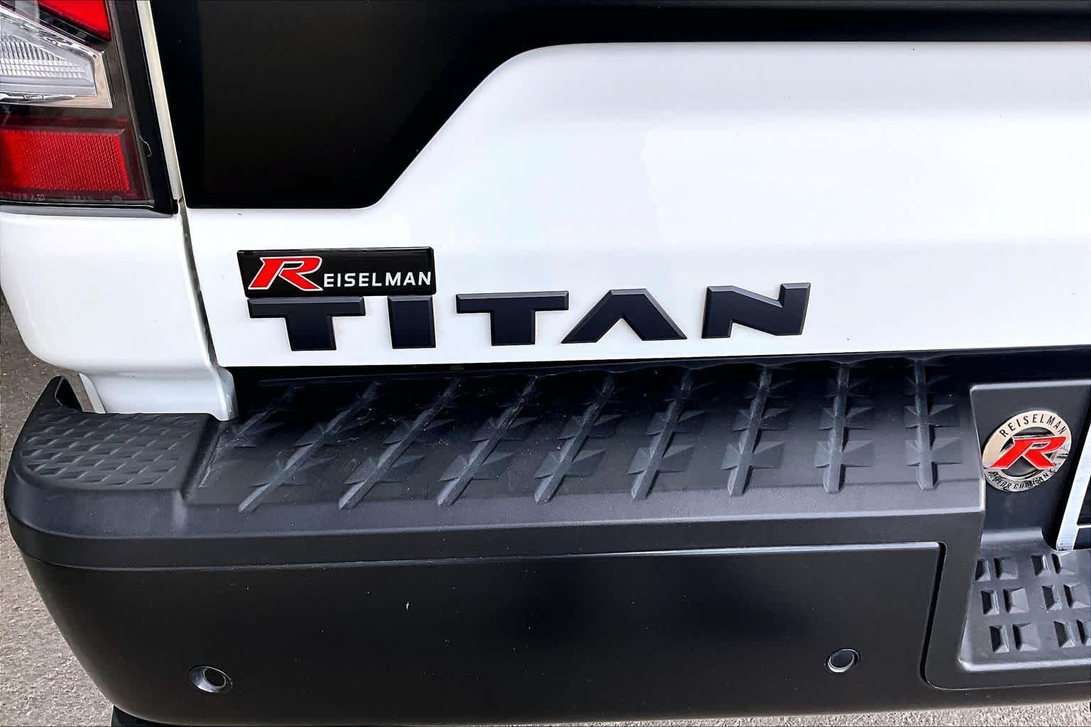Used 2024 Glacier White Nissan PRO-4X image 10