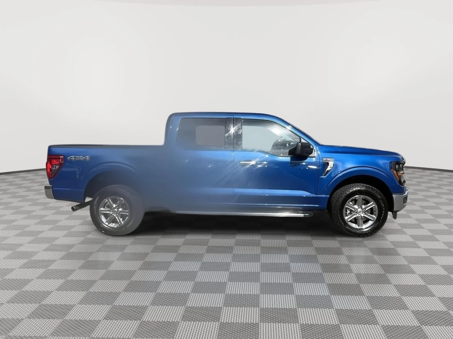 Used 2025 Atlas Blue Ford XLT image 6