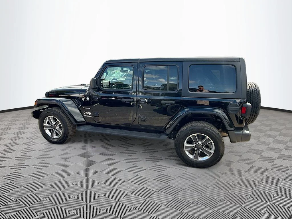 Used 2022 Black Jeep Unlimited Sahara image 9