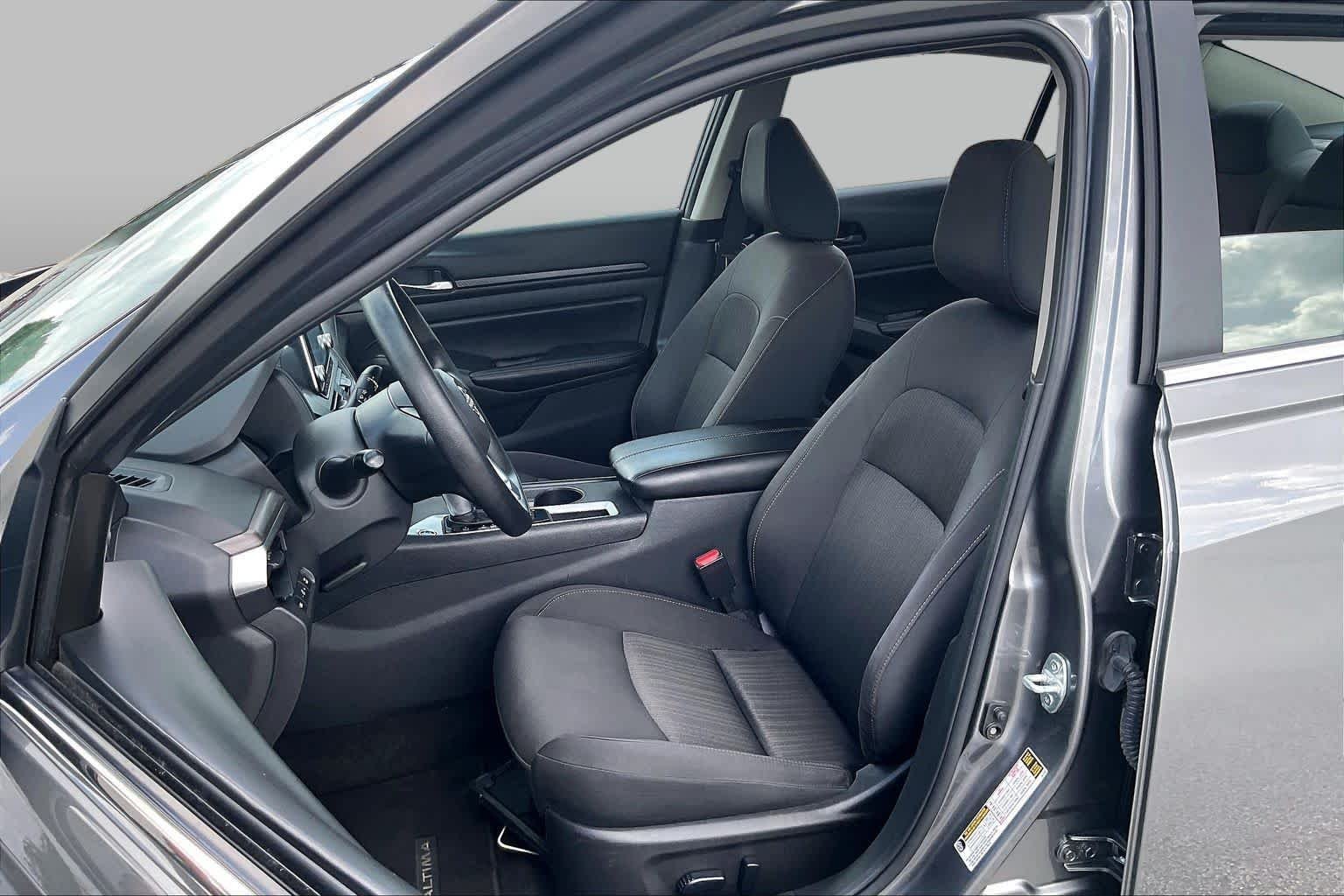 Used 2025 Gun Metallic Nissan SV image 8