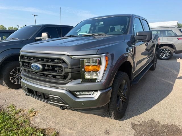 Used 2023 Gray Metallic Ford XLT image 3