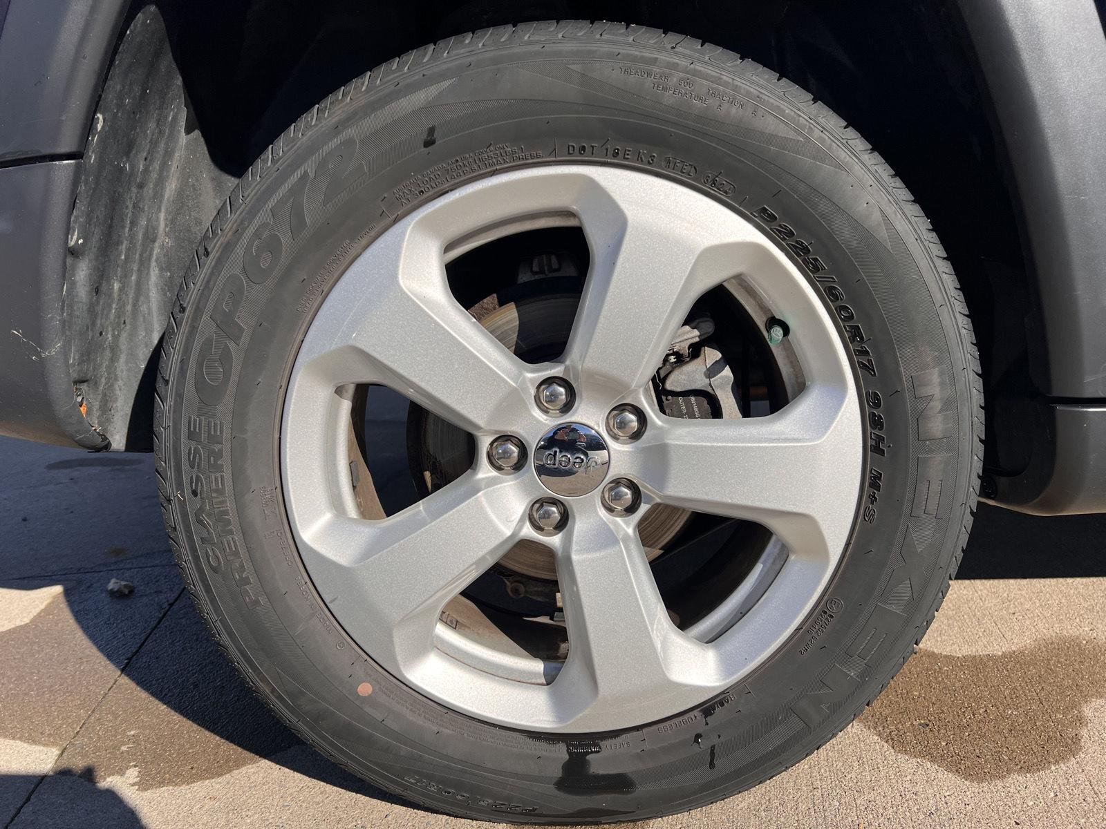 Used 2020  Jeep  image 9