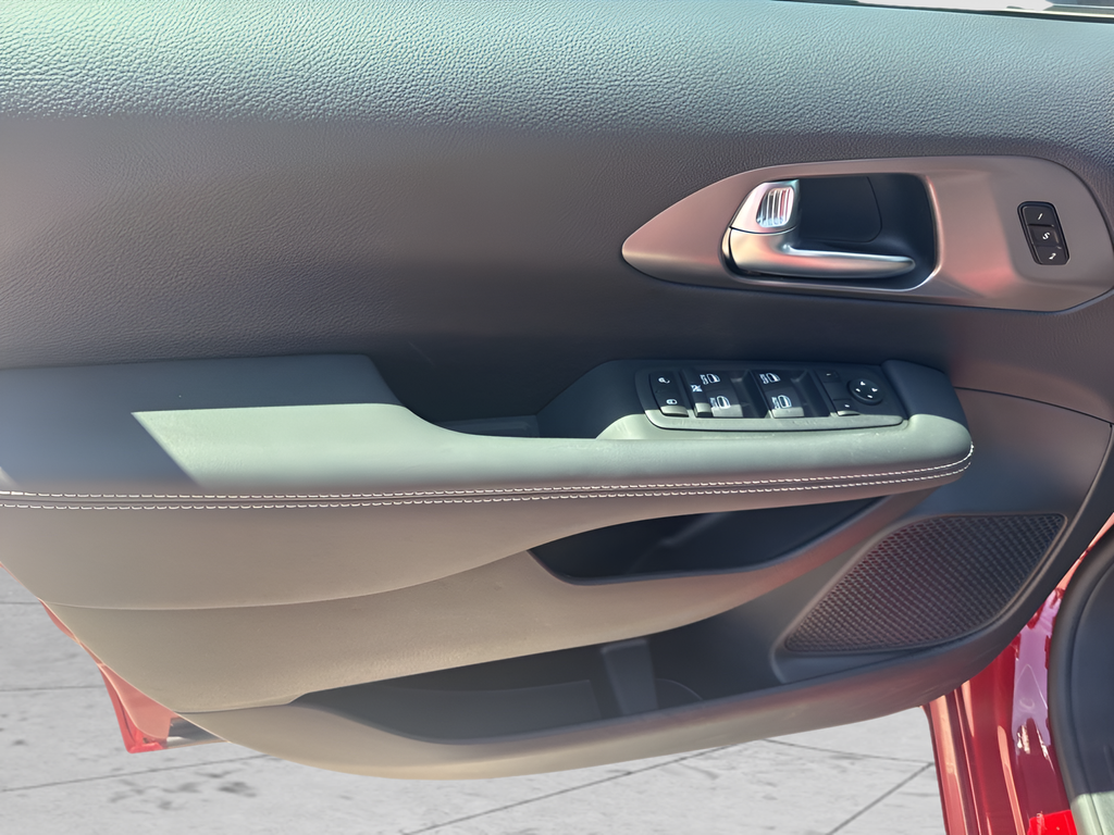 New 2026 Red Hot Pearl-Coat Exterior Paint Chrysler Select image 20