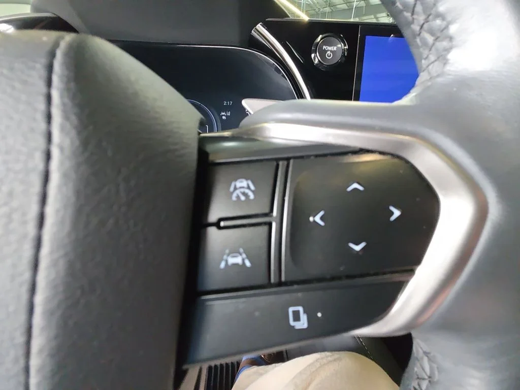 Used 2023 White Lexus 350h Premium Plus image 19
